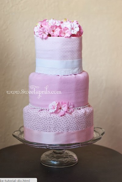 rózsaszín pelenka torta ajándékba