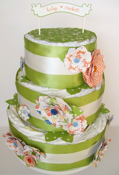 zöld-fehér pelenka torta profi díszítéssel házilag